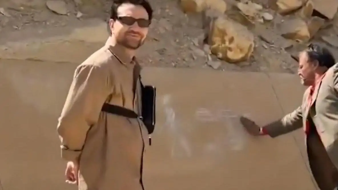 Tour guide smears 4,000-year-old pyramid – THIS scribble could mean jail