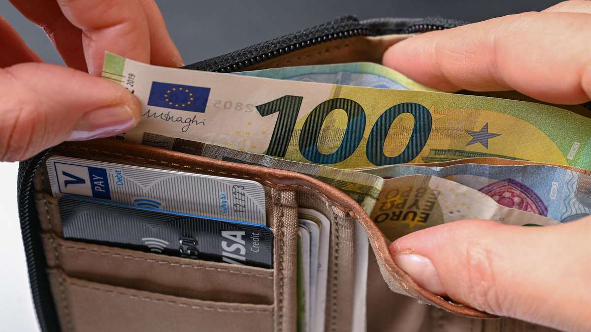 Unknown man steals from senior citizen in Kinzigtal