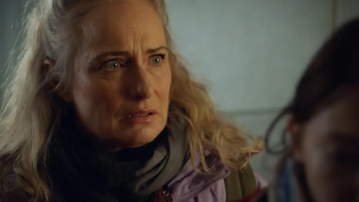 Maren finds out about Lilly's bulimia relapse