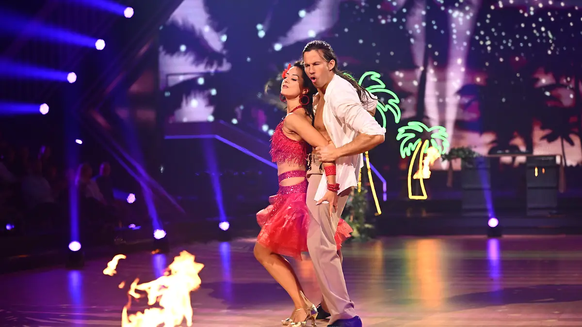 Joel Mattli dances the first samba of the season – and gets the first 10 from Llambi!