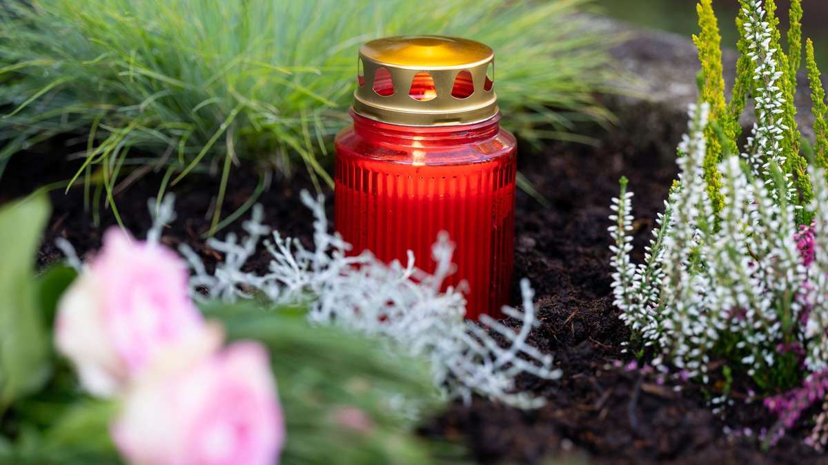 Madonna torn from her anchorage and stolen