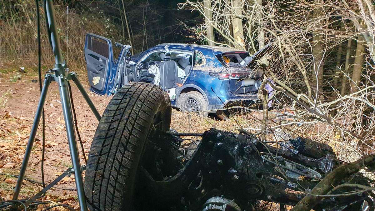 Car comes off the A7 and ends up in a forest