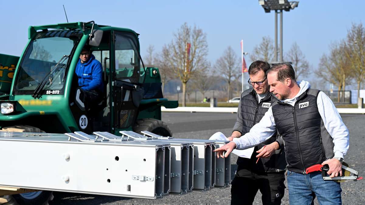 A 12 meter high lightweight construction hall is being built on the exhibition grounds