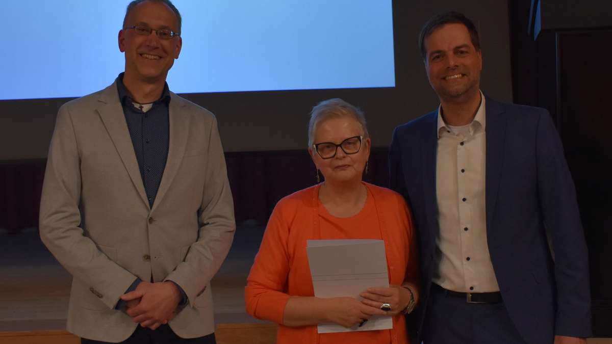 Sigi Stock receives the silver badge of honor from the city of Schlitz