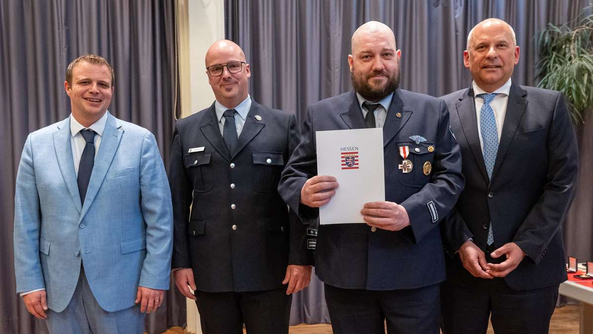 Hesse's Interior Minister honors the model fire department Hünfeld