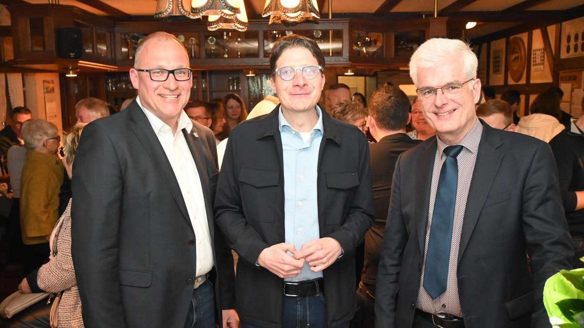 Timo Lübeck celebrates his victory in the mayoral election into the night