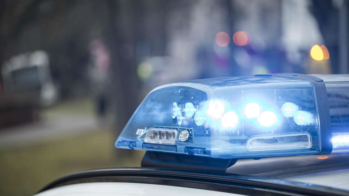 Unknown people break into several cars in Vogelsberg