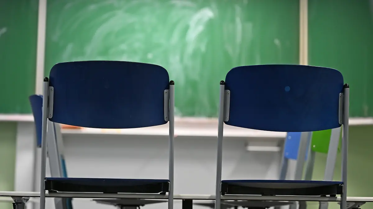 Did the teacher call in permanently sick in order to secretly work as a naturopath?