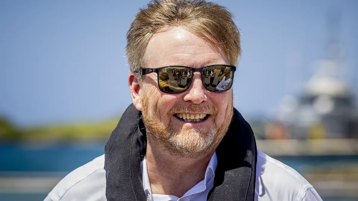 Dutch King Willem-Alexander has been piloting scheduled flights incognito for years