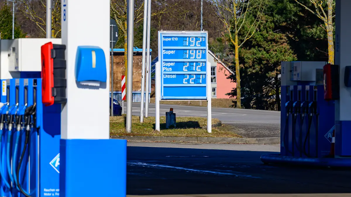 Gas station boss speaks of “rip-off” by oil companies