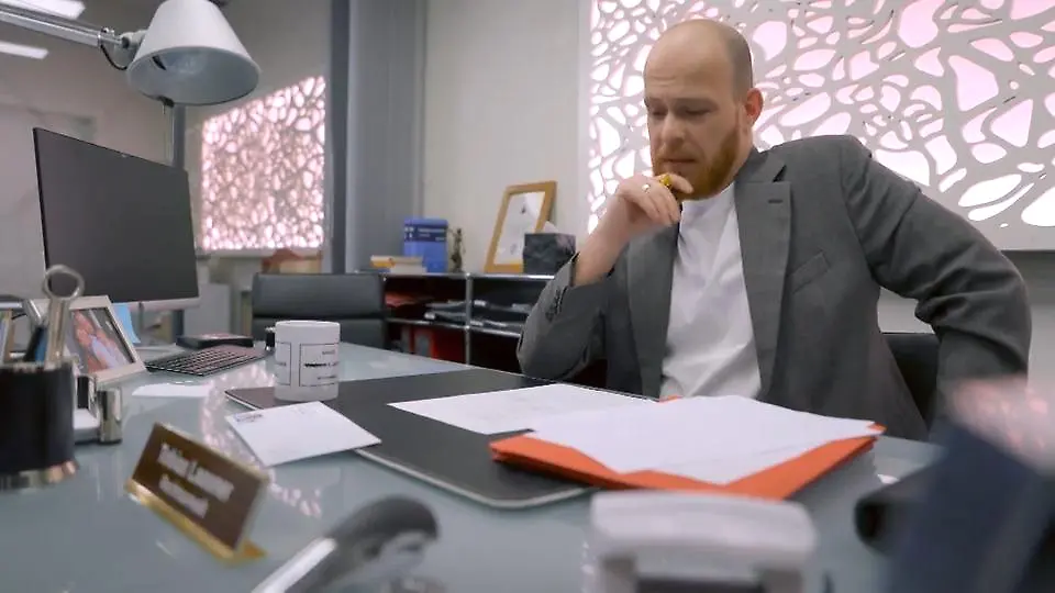 Tobias decides to have Vivien declared dead