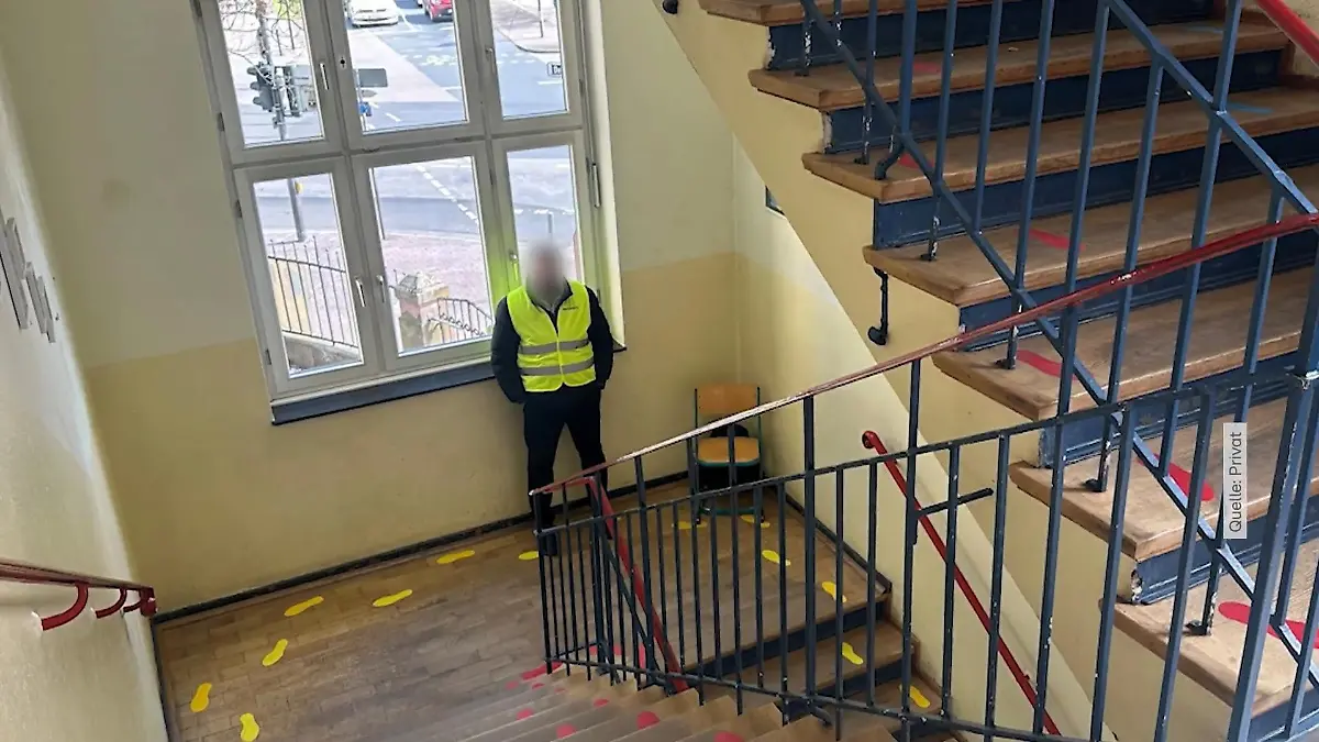 Tens of thousands of euros expensive! Security has to guard the stairs at the Frauenhofschule – now it's getting even more absurd