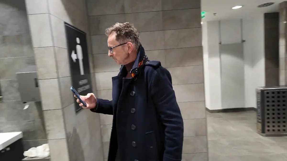 “Kackfluencer” Thomas tests toilets with RTL