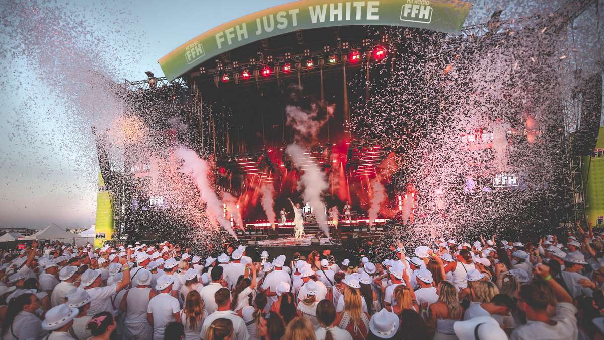 DJ duo Ofenbach comes to Fulda for “FFH Just White”.