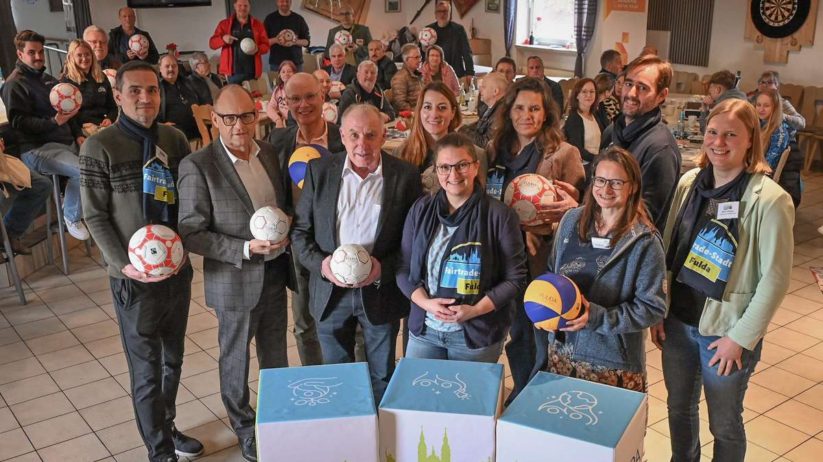 Clubs in the Fulda district receive 100 fairly traded balls