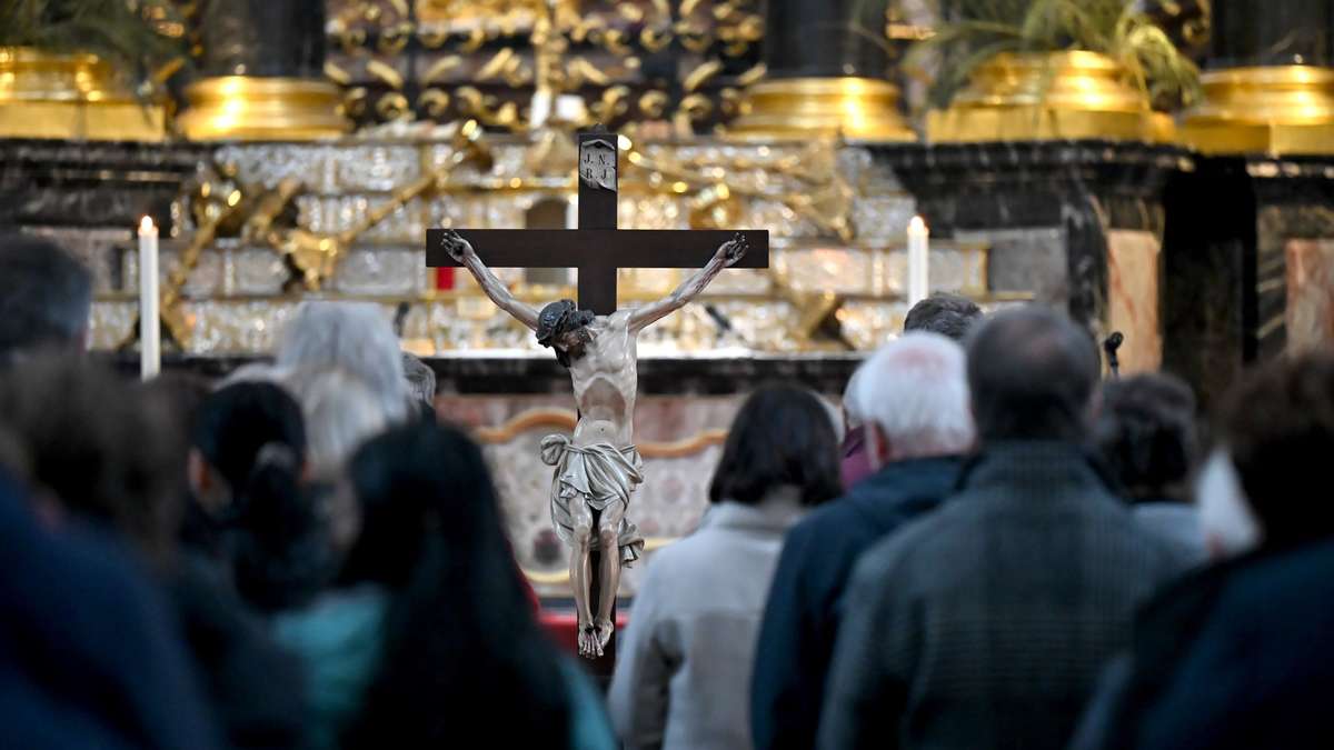 Fulda Bishop speaks on Good Friday about dealing with loss