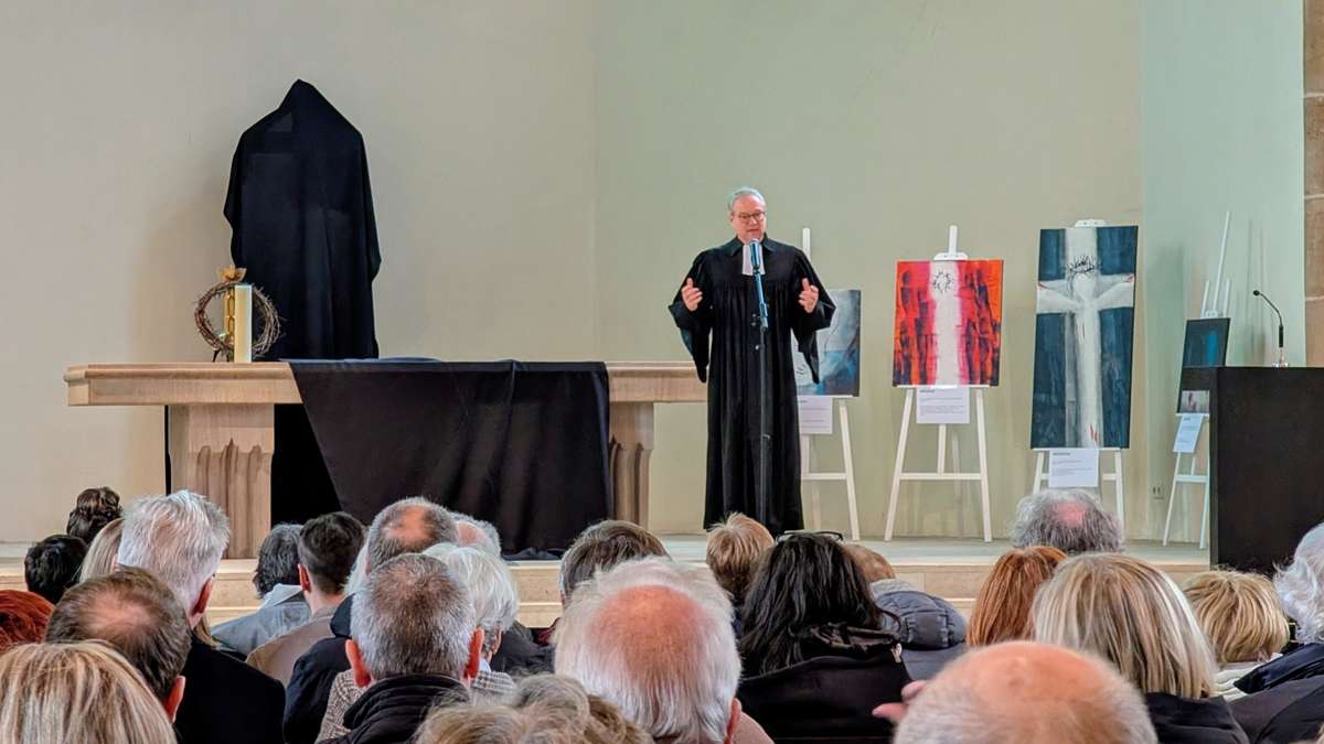 Dean Waap speaks about abandonment at Good Friday service