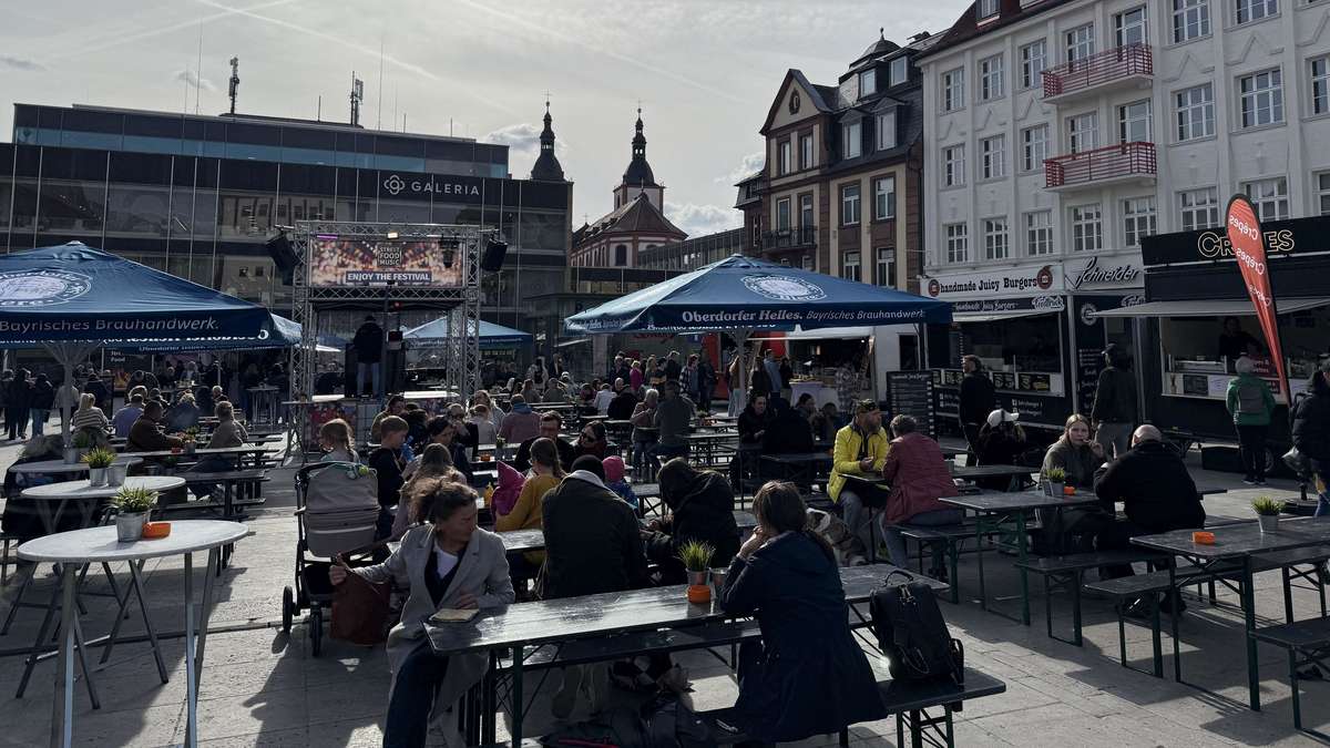 Street Food & Music Festival attracts people to Fulda’s Uniplatz