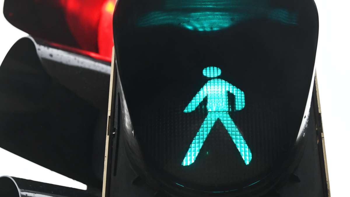 Pedestrian hit from Schlitz on green light