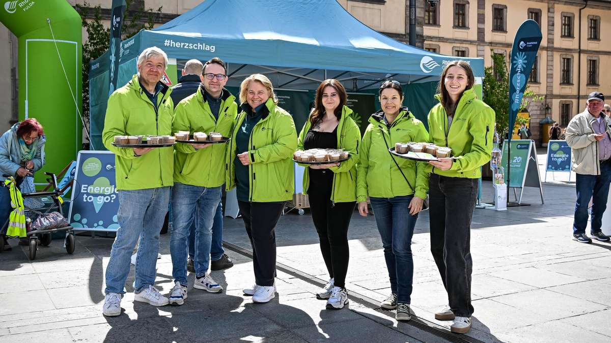 RhönEnergie distributes 1,000 free portions of ice cream on the university square