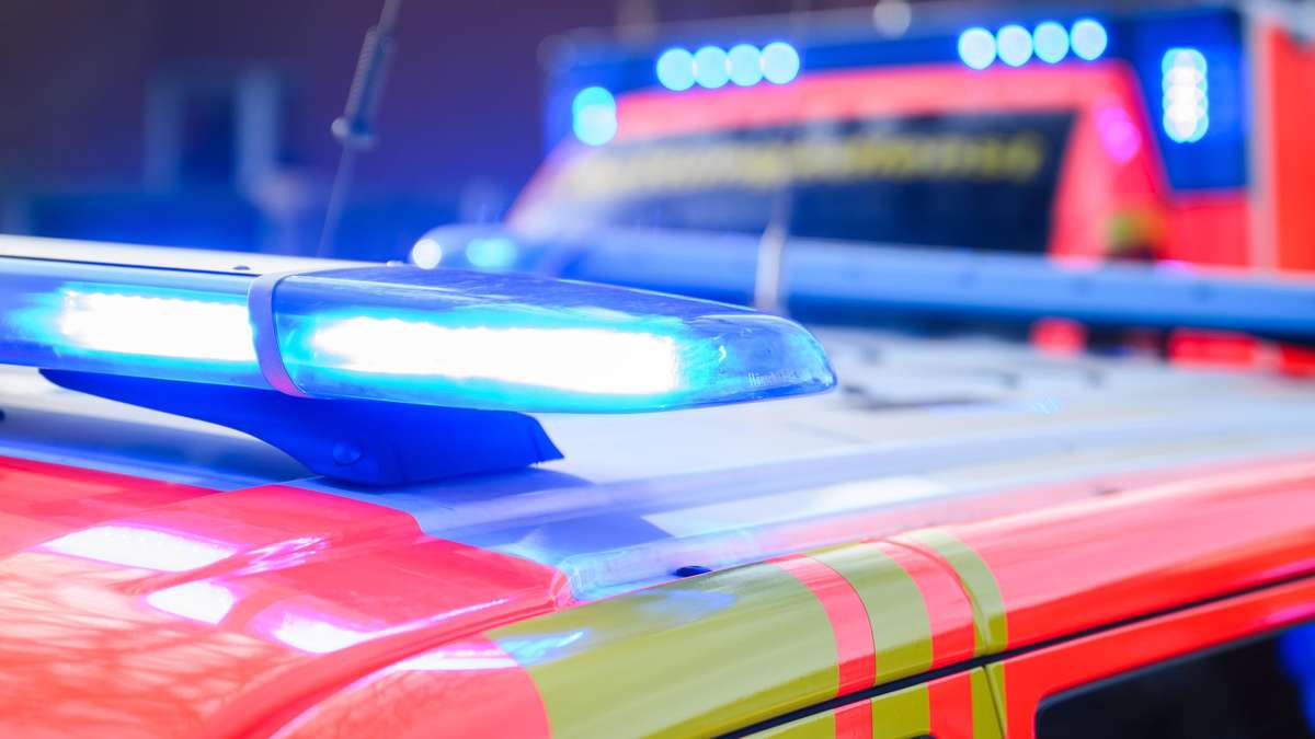 Man crashes Mercedes into tree