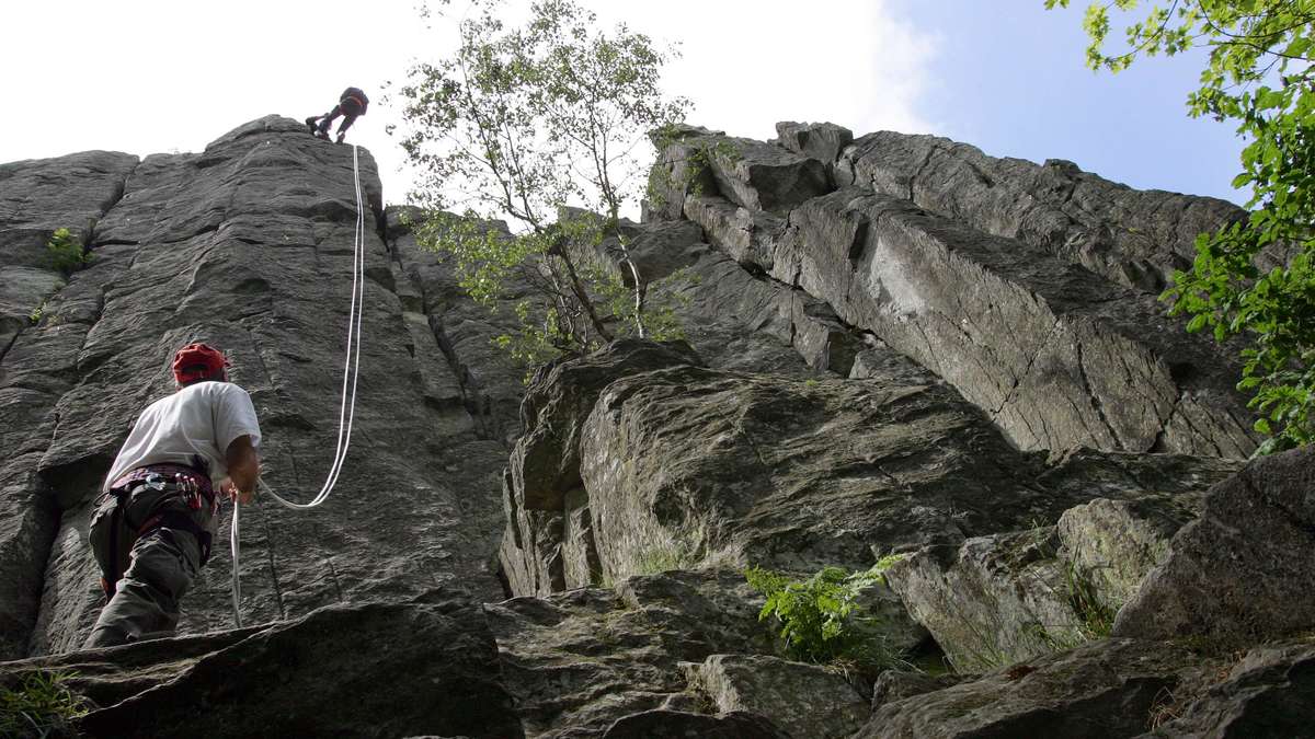 Climber falls eight meters