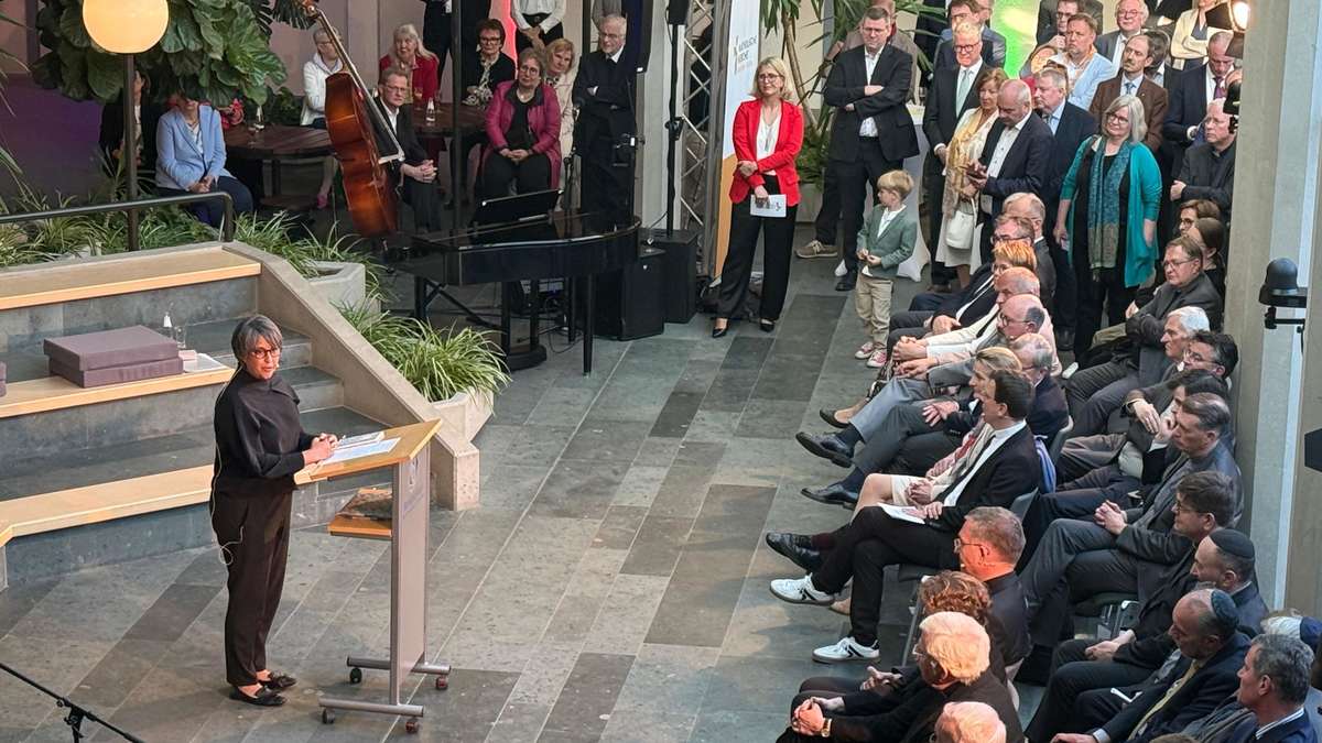 Journalist, oncologist and bishop discuss at diocese evening