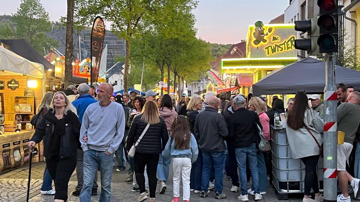 Bright market attracts thousands of visitors to Schlüchtern