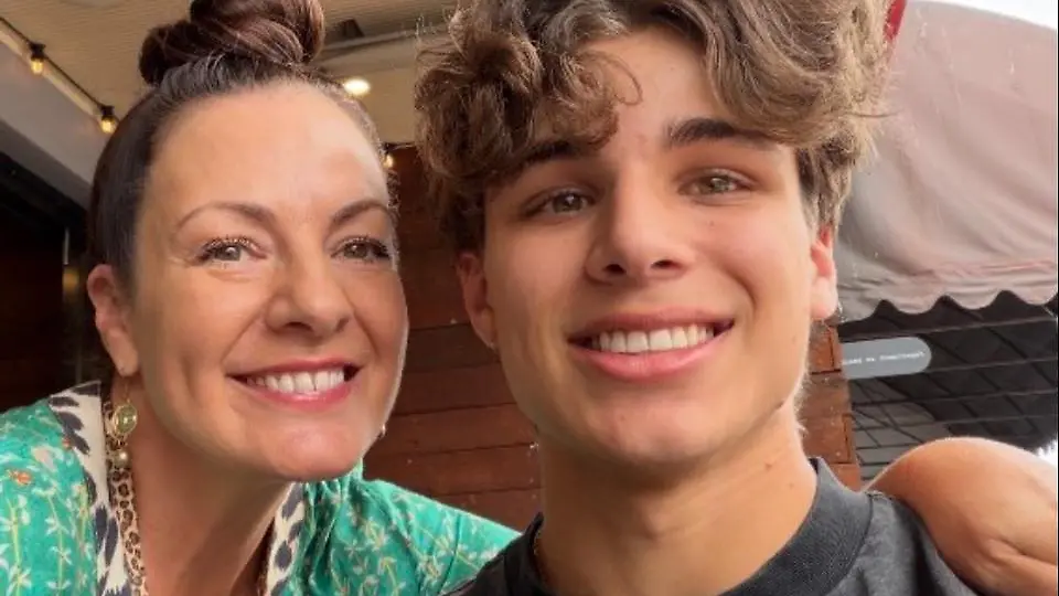 Australian student dies after flight