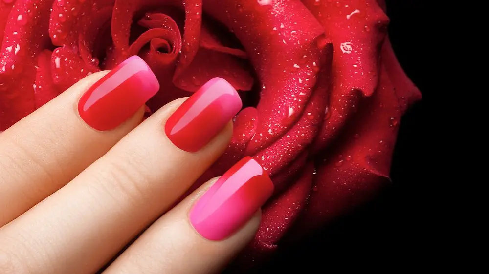 Spring nails 2026: Courage for double color! These designs make our nails colorful