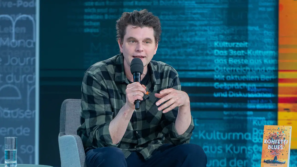 “heute-show” star is very open about his coming out