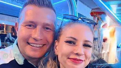 “Layla” singer single again! This beer king love is over at the opening of all places!