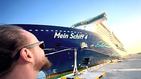 “Mein Schiff 4” escapes the Iran War. Captain Jan Fortun finds emotional words