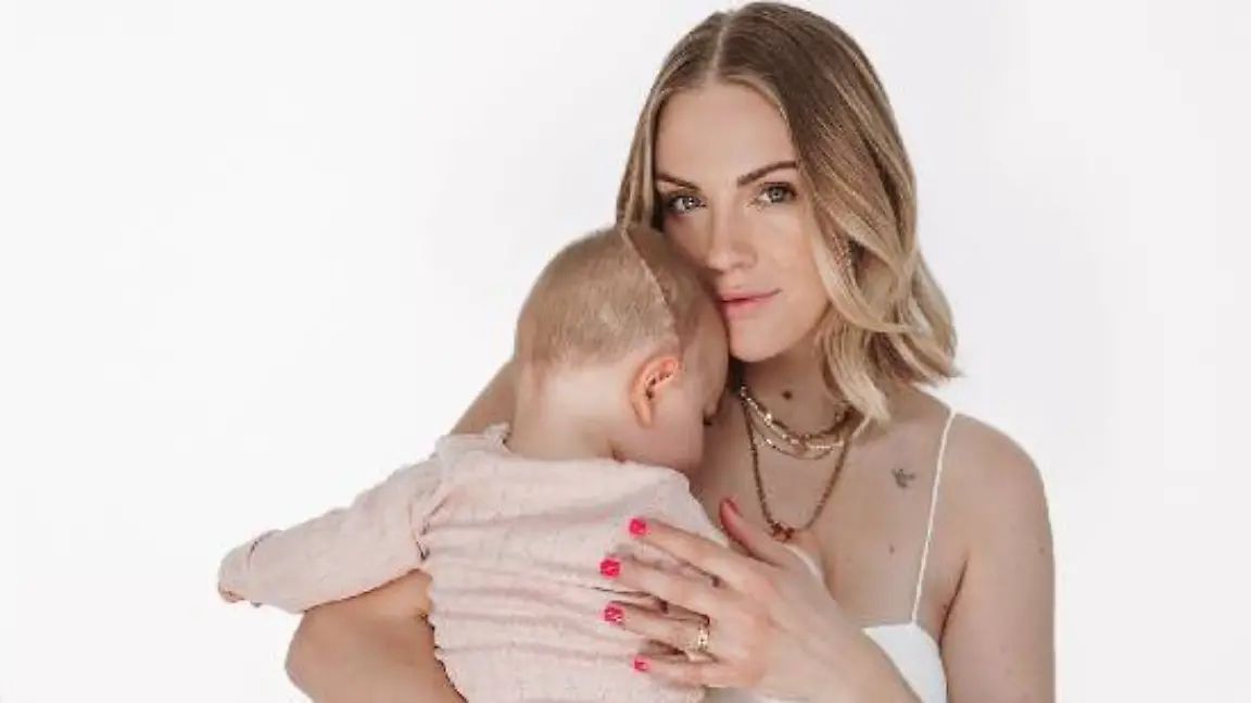 Free lung tests for smokers? Influencer with sick child horrified