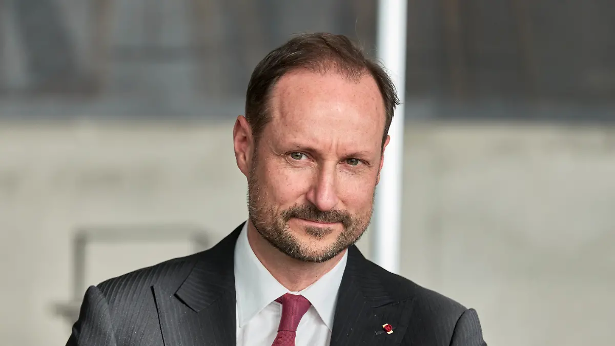 Scandal photo in the royal family fuels Epstein affair