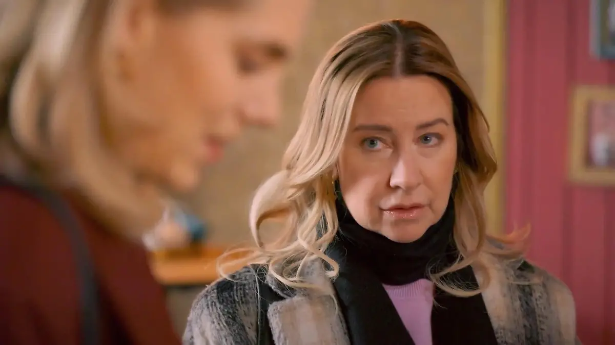 Ute is tempted to betray Benedick