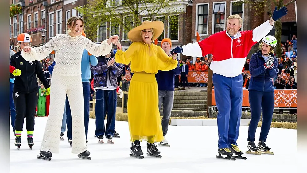 King Willem-Alexander slides on the ice on his birthday
