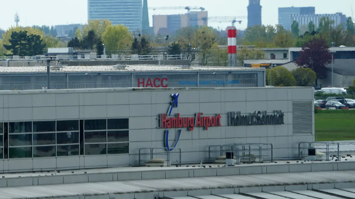 Small plane had an accident while landing – operations stopped!
