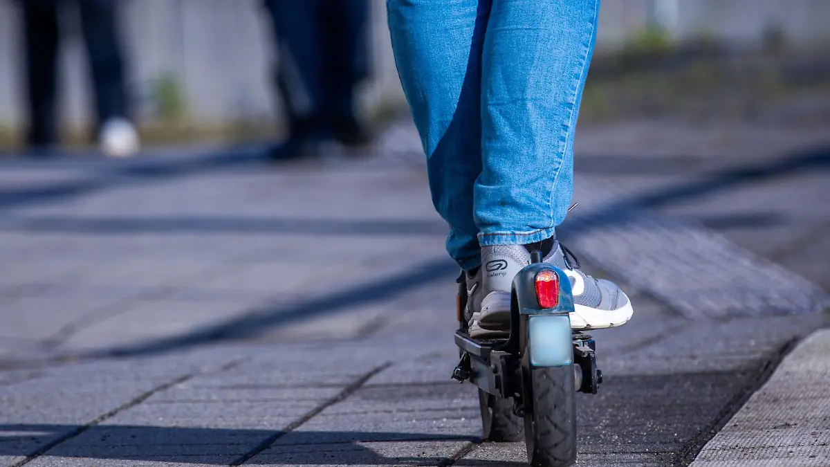 16-year-old e-scooter driver lies dead in the bushes after an accident