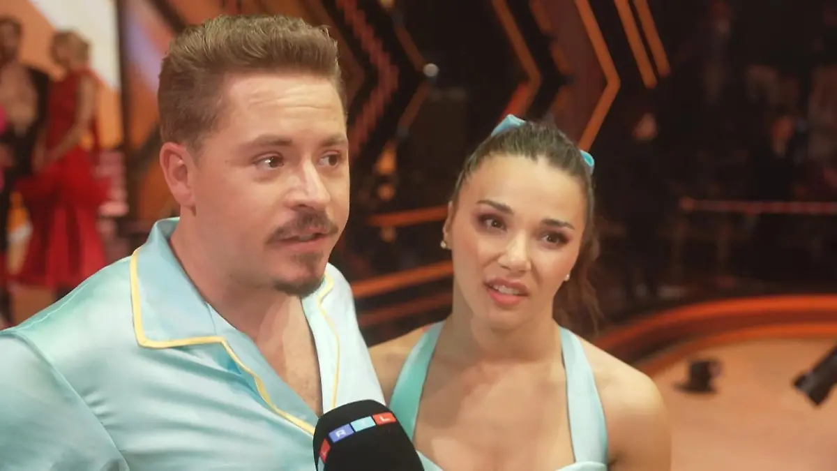 Gustav Schäfer explains his daughter Lotti's tears