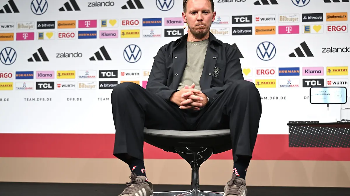 Nagelsmann wears, of all things, Baumann socks – a comment