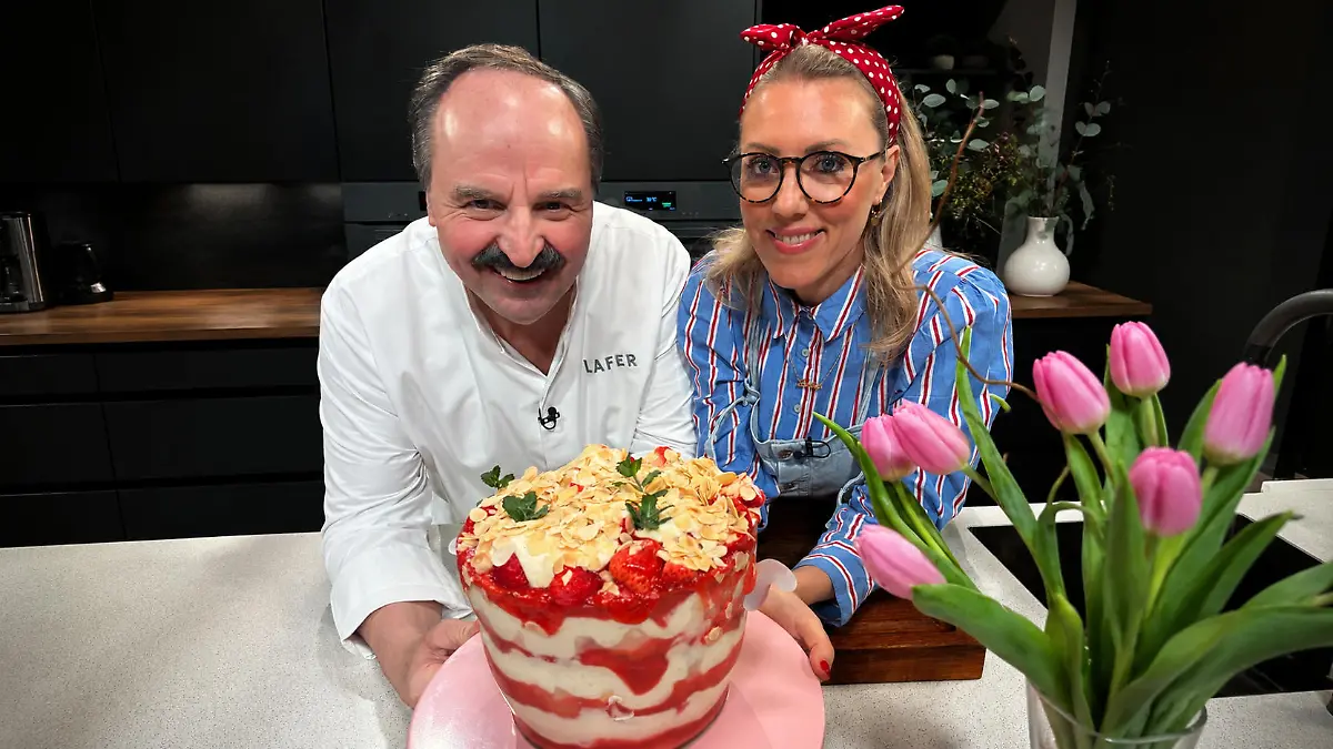 Johann Lafer’s strawberry tiramisu – that’s what summer tastes like!