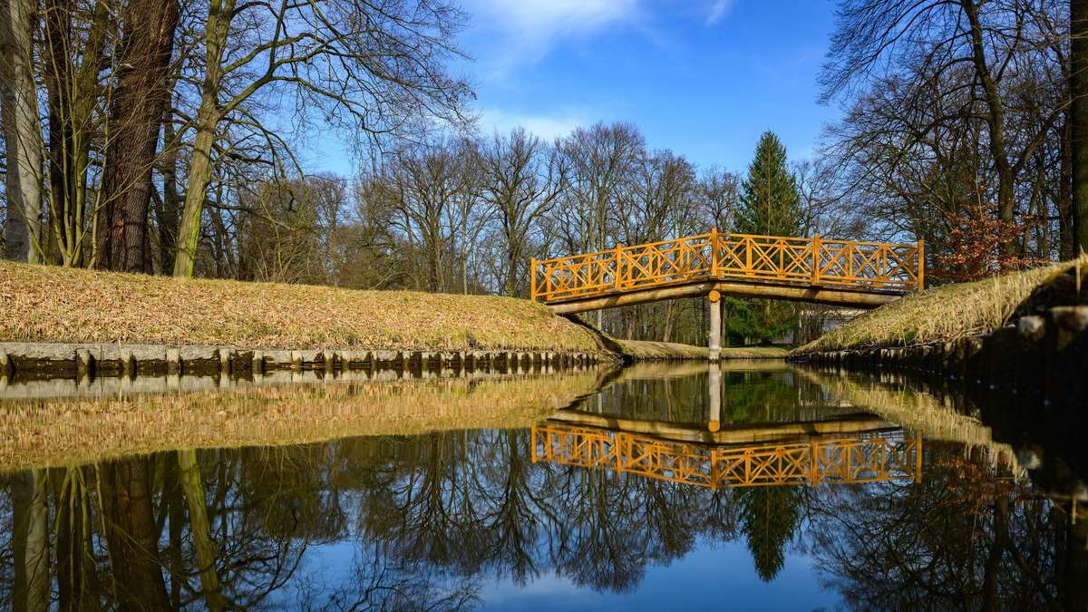 Wooden bridge over Hasel in Kastanienallee in Hünfeld is being renewed