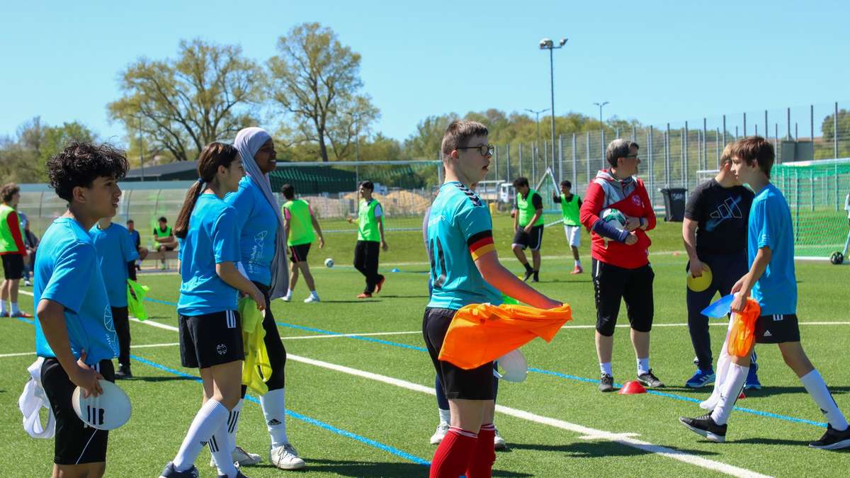 Over 120 football fans train for inclusive “Fulda Cup”