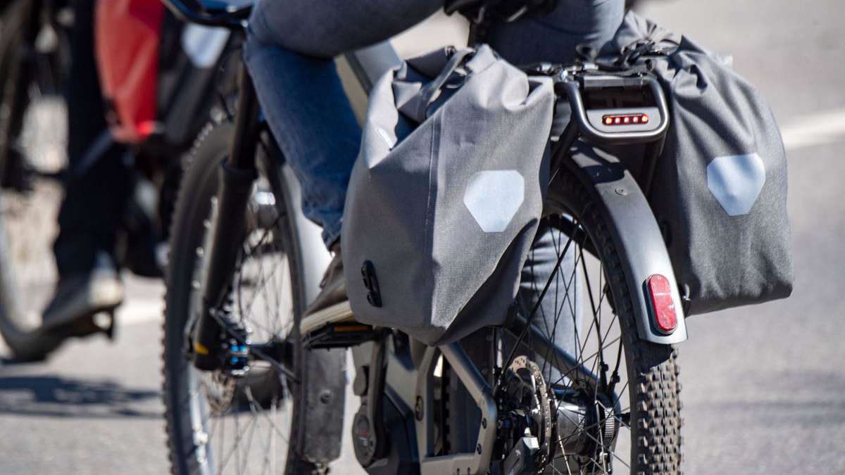 Cyclist in Bad Hersfeld seriously injured in collision with car