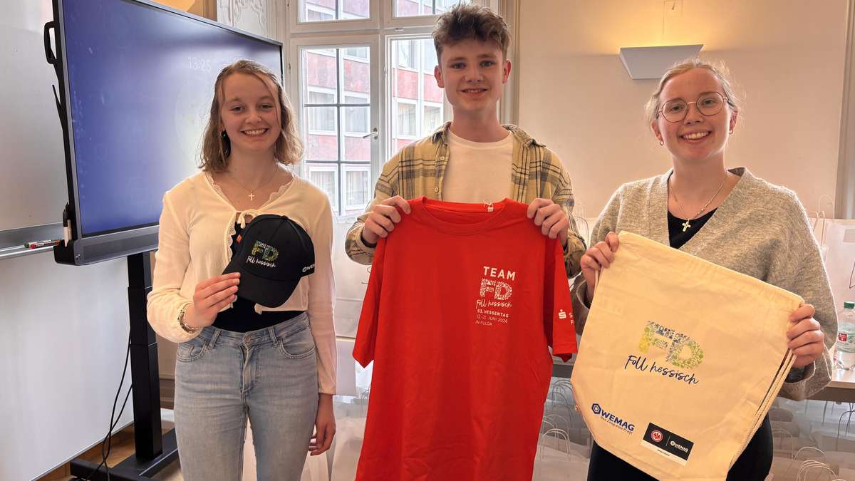 700 Hessentag helpers equipped with T-shirts, caps and bags