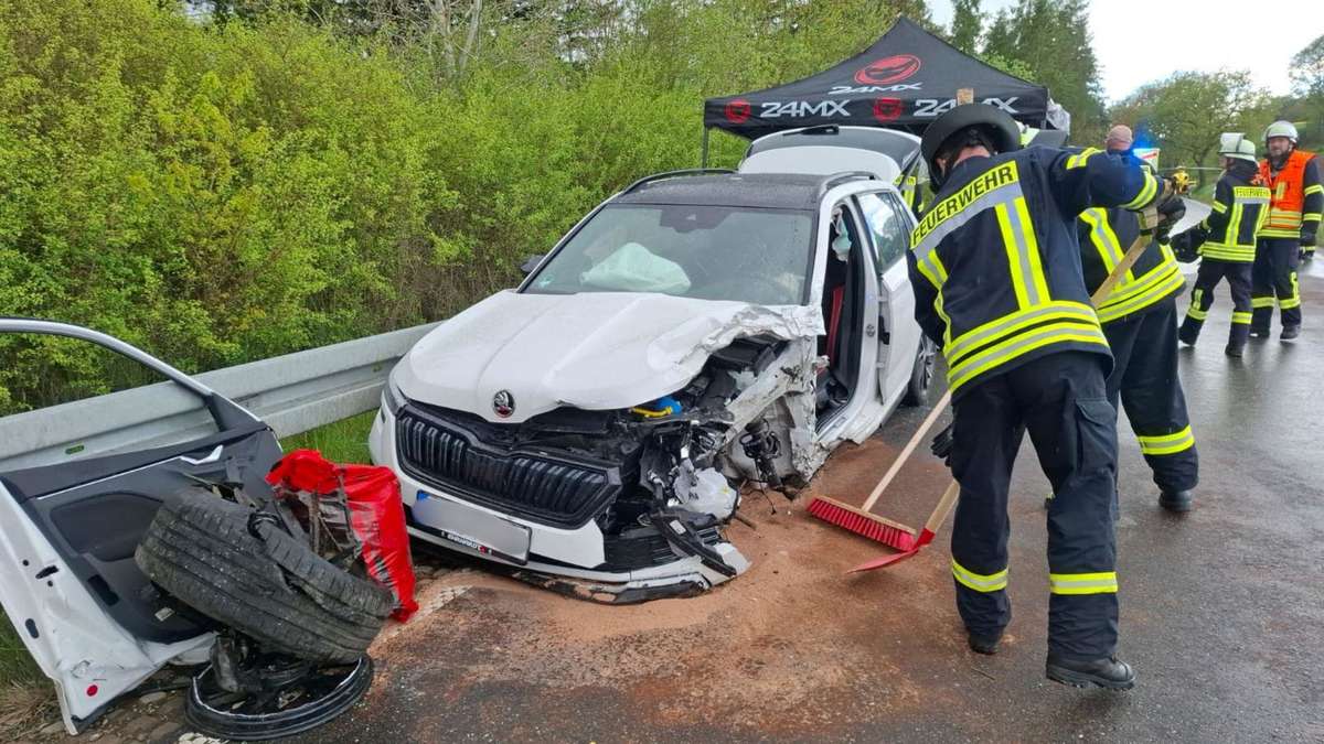 Frontal accident near Grebenau: rescue helicopter in action
