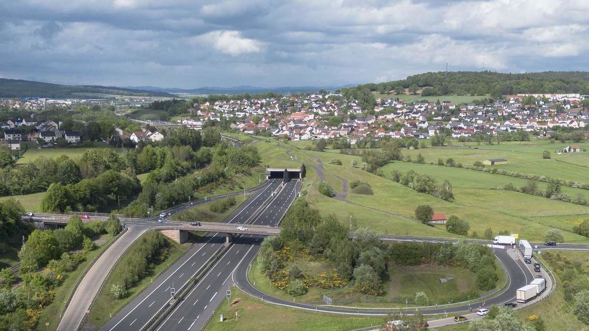 A66 closed near Neuhof: truck damages tunnel technology