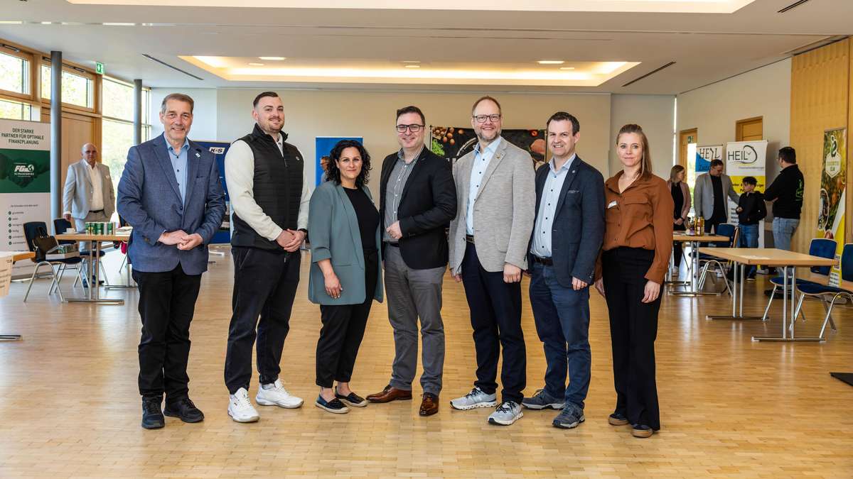 Job fair in Neuhof leads to trial work days and discussions
