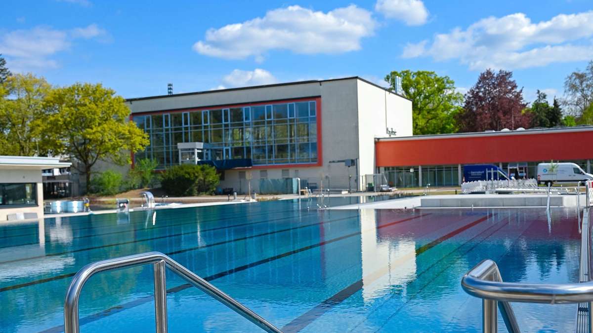 Outdoor pool in Hanau attracts with historic prices at Pentecost